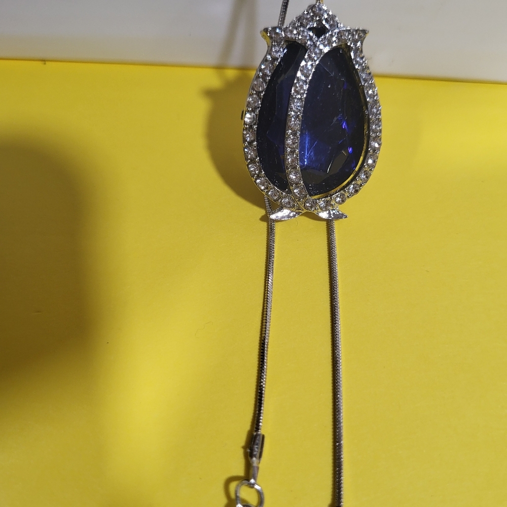 Elegant Silver Necklace with Blue Gemstone - Picture 4 of 4